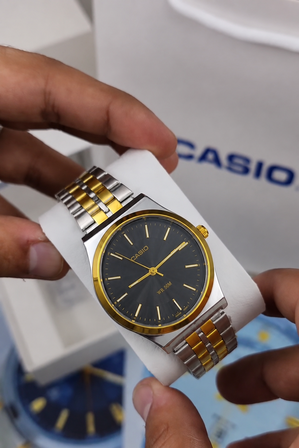 Montre Casio Prestige Bicolore — L'Élégance qui Impose le Respect